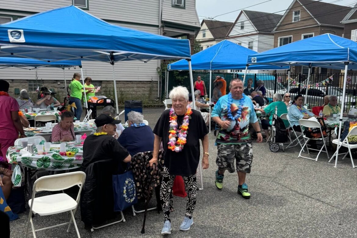 Senior Luau at 4th Street!